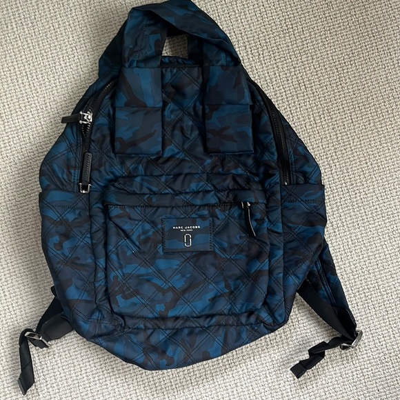 Marc Jacobs Handbags - Marc Jacobs nylon gorgeous convertible backpack/tote bag! Like new!